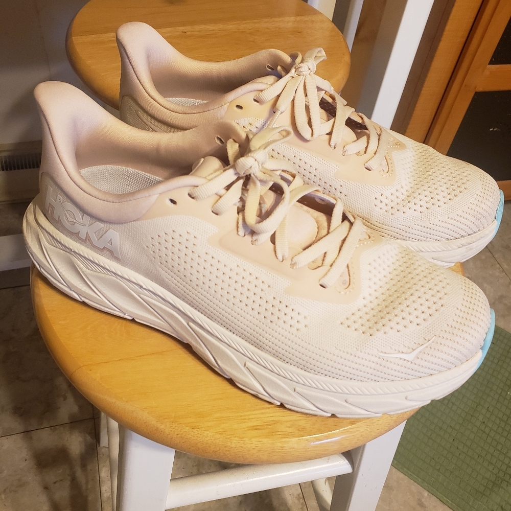 Womens Authentic HOKA ARAHI 7 size 8B Shoes